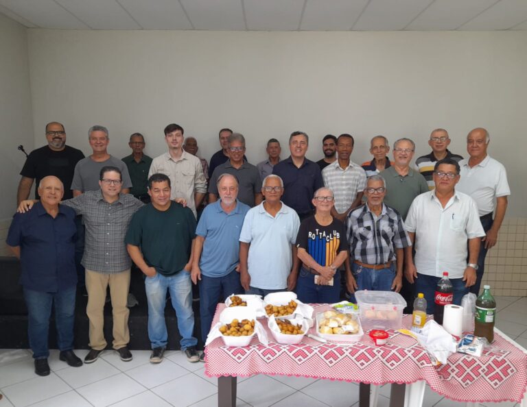 Café da manhã, com presbíteros e demais irmãos. O ministrante foi o irmão Marcos Soares